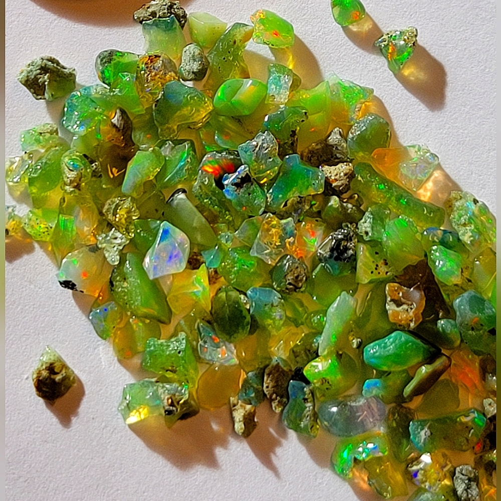 15pcs. GREEN Natural Ethiopian Fire Opal Rough Polished Crystal chips 2-6MM